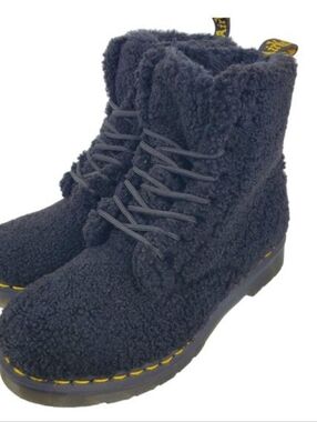 NWOB.Dr. Martens Women's Black Faux Shearling Boots. SIZE 8